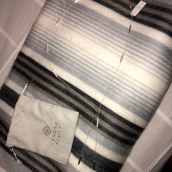 Kendra Scott necklace - Picture 2 of 5